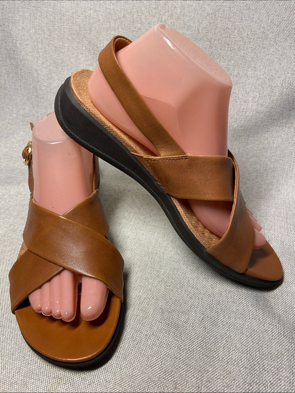 SoftWalk Leather 
Women's Tillman Sling 2.0 Sandal Size 9,5.